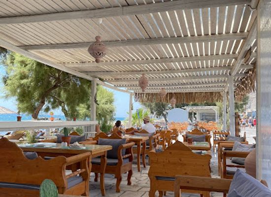greece/santorini/kamari/bar/yiasemi