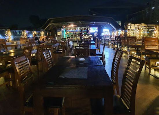 myanmar-burma/yangon/bahan/bar/vista-bar