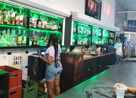 barbados/st-lawrence-gap/bar/hal-s-carpark-bar