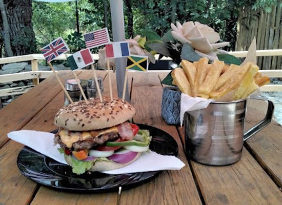 bulgaria/danubian-plain/bar/english-street-food