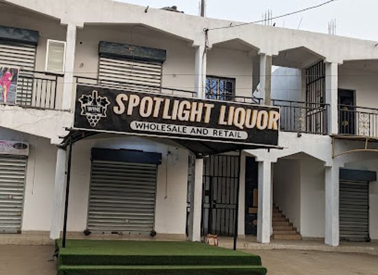 cameroon/coastal-region/bar/spotlight-liquor