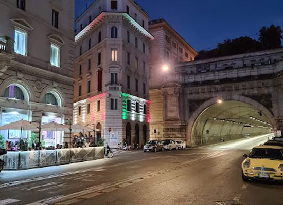 italy/rome/historic-centre/bar/8-e-1-2-cocktail-wine-bar