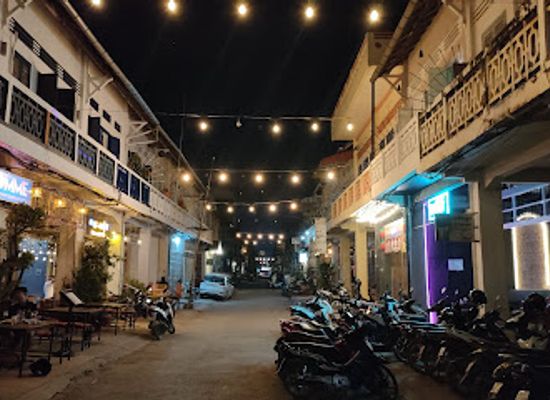 cambodia/battambang/bar/pomme