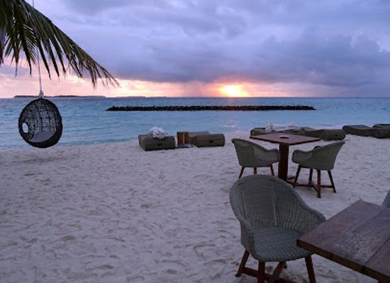 maldives/dhaalu-atoll/bar/pool-bar