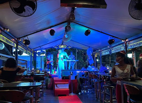 indonesia/bali/seminyak/bar/red-carpet-champagne-bar