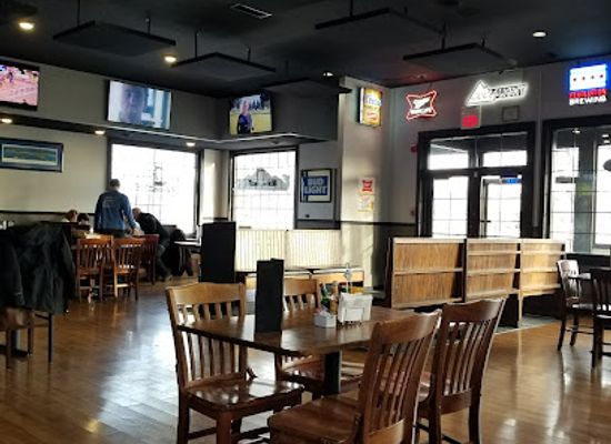 illinois/chain-o-lakes-state-park/bar/bricks-and-ivy-sports-tavern