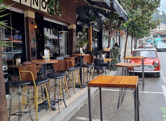 montenegro/ulcinj/bar/kino-cafe