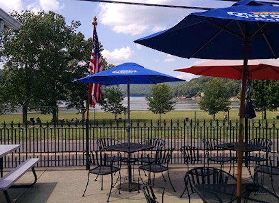 connecticut/danbury/bar/lakeside-pub
