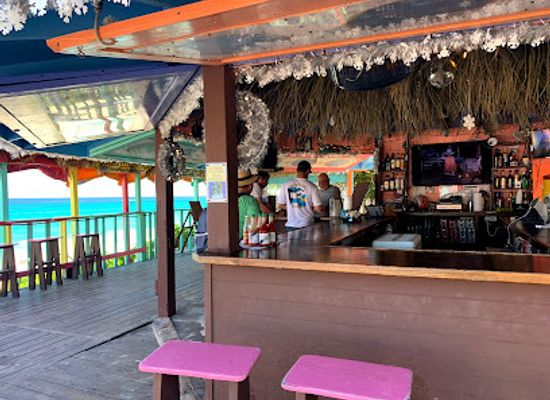the-bahamas/rum-cay/bar/nippers-beach-bar-grill