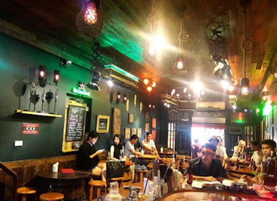 vietnam/hanoi/bar/prague-pub