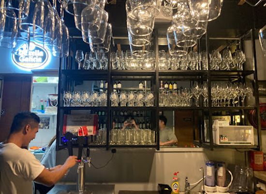 philippines/boracay/diniwid-beach/bar/sip-happens-wine-bar-and-brewery