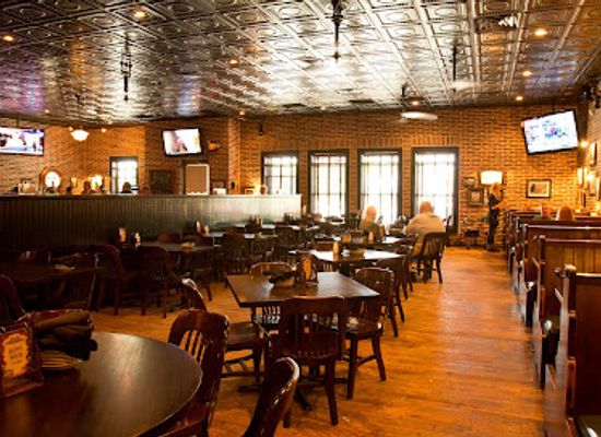 minnesota/mississippi-river/bar/lucky-s-13-pub