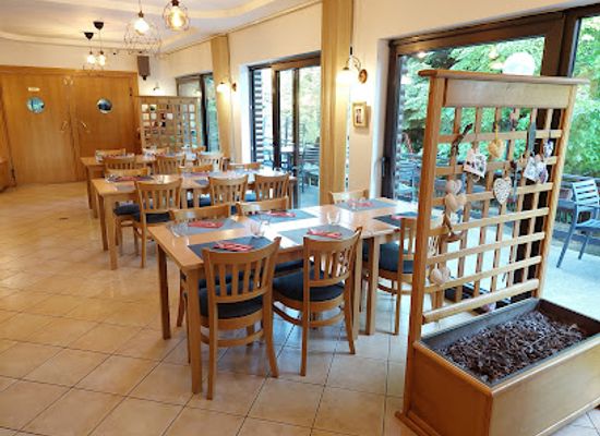 croatia/gorski-kotar/bar/restoran-eva