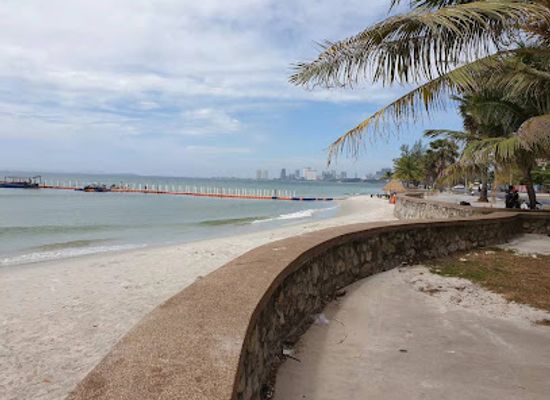 cambodia/sihanoukville/bar/rocky-plus-beach-party