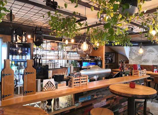 austria/kaprun/bar/chillas-bar-kitchen