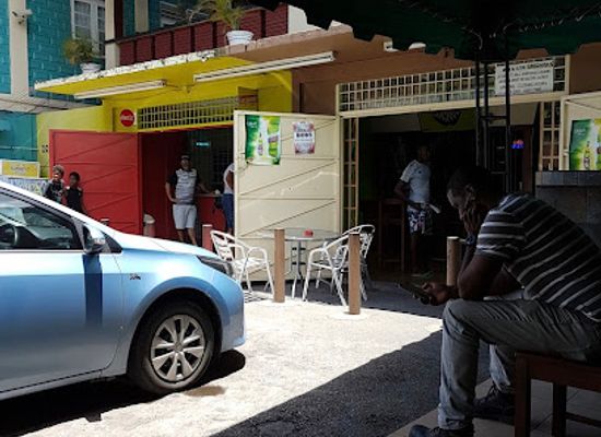 trinidad-and-tobago/edith-falls/bar/don-s-bar