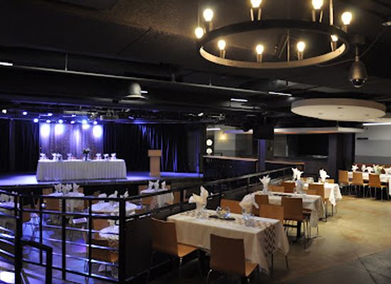 canada/calgary-region/bar/louis