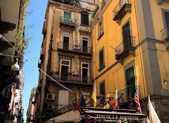 italy/naples/spaccanapoli/bar/decumano