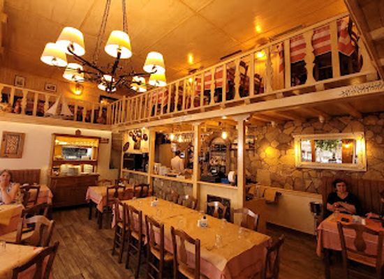 greece/delphi/bar/in-delphi-restaurant
