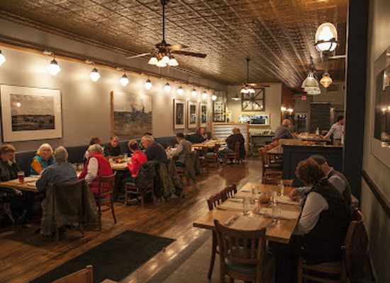 illinois/driftless-area/bar/molly-s-kitchen-and-bar