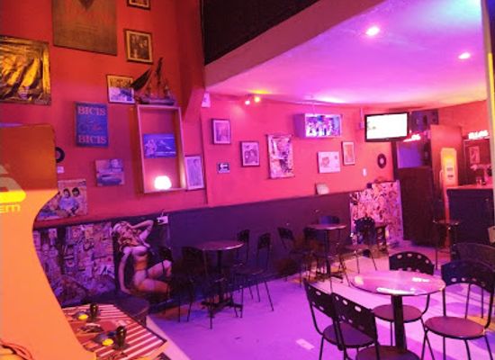 colombia/cali/granada/bar/dr-jones
