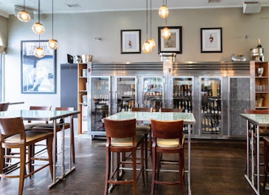 illinois/prairie-state/bar/pops-for-champagne