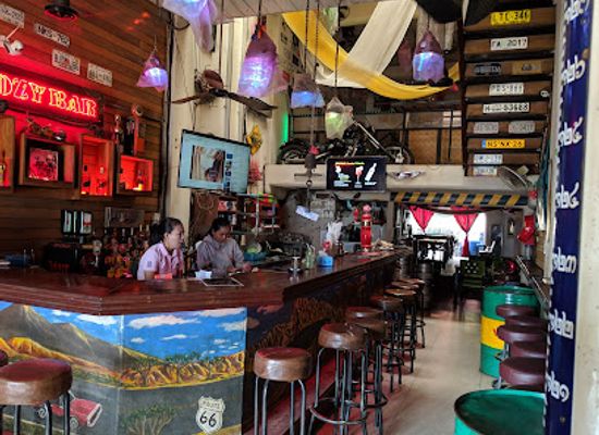 cambodia/siem-reap-province/bar/cozy-bar
