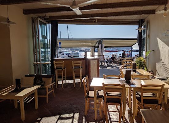 slovenia/izola/bar/kava-bar-bariera-rok-kocjancic-s-p