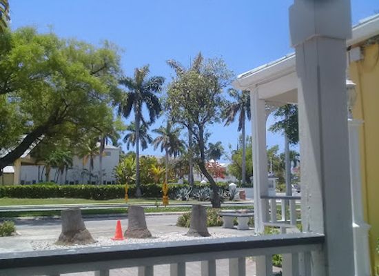 the-bahamas/freeport/bar/playaz-lounge