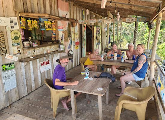 belize/mountain-pine-ridge/bar/the-malfunction-junction