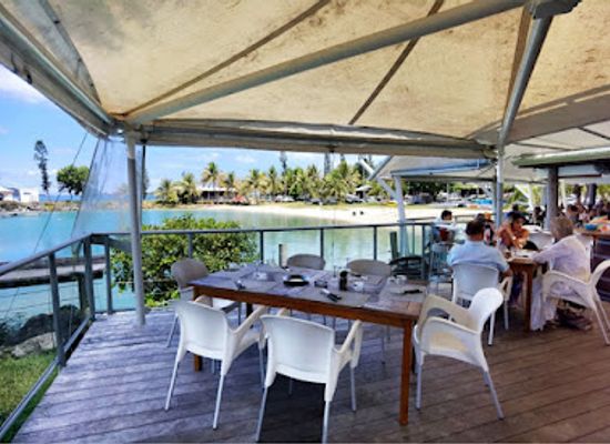 new-caledonia/ile-des-pins/bar/on-the-beach