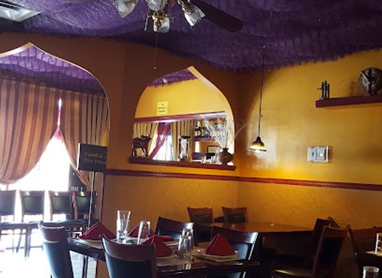 california/joshua-tree-national-park/bar/sam-s-indian-food-pizza