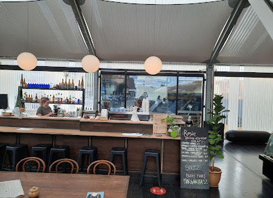 australia/tasmania/bar/rosie-in-my-midnight-dreams