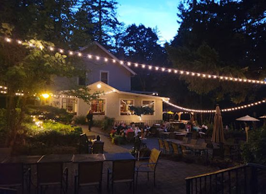 oregon/columbia-river-gorge/bar/stonehedge-gardens