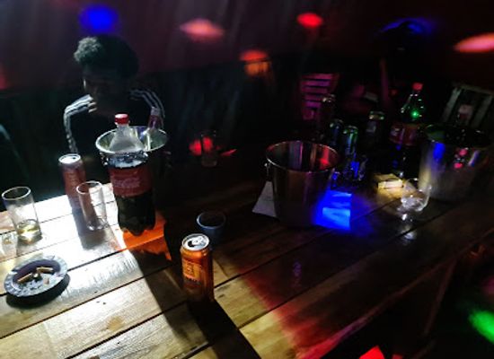 suriname/brokopondo/bar/blondie-escobar