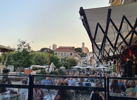 france/cannes/palm-beach/bar/byron