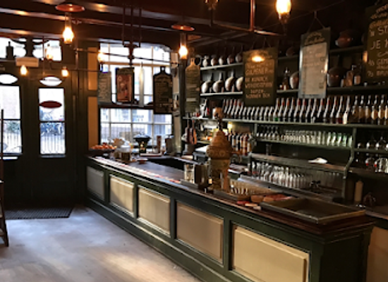 netherlands/amsterdam/centrum/bar/three-little-bottles