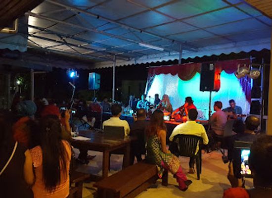 fiji/savusavu/bar/fiji-club