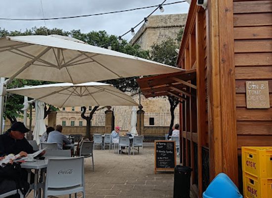 malta/western-region/bar/bar-in-park