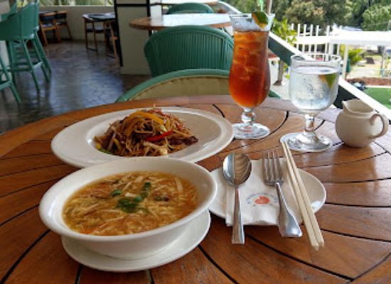 palau/kayangel/bar/weltz-bar-at-the-palasia-hotel