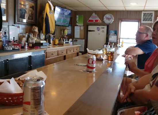 wisconsin/western-uplands/bar/m-r-bar