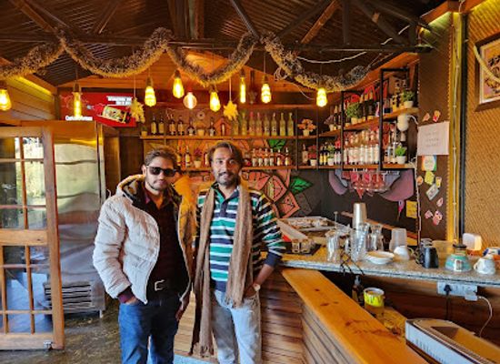 india/the-himalayas/bar/cafe-on-the-rocks