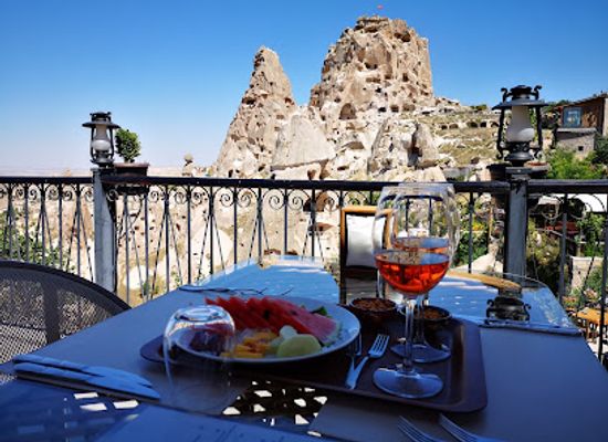 turkiye/cappadocia/uchisar/bar/inside-restaurant-coctail-bar-cappadocia