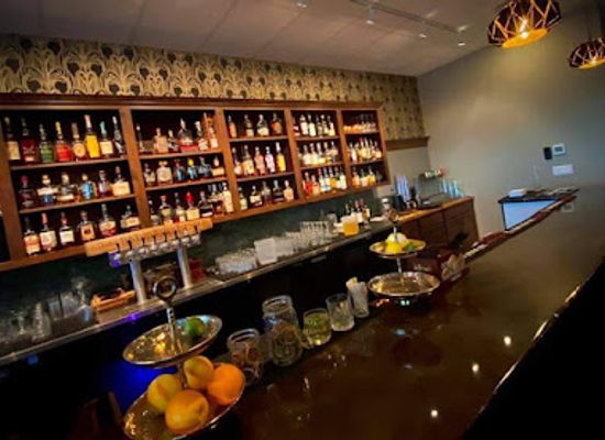 idaho/bitterroot-mountains/bar/the-bee-s-knees-whiskey-bar