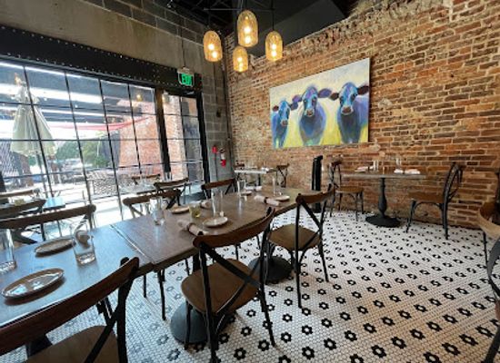 alabama/chattahoochee-river/bar/stock-market-dueling-kitchens