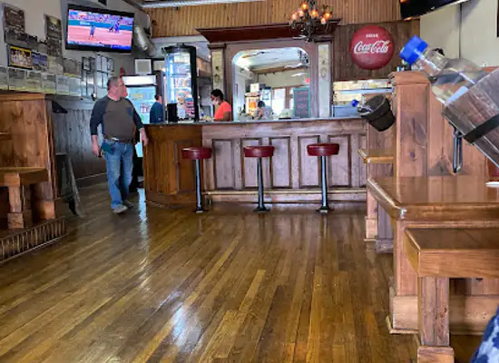 mississippi/the-pontotoc-ridge/bar/montgomery-s-on-main