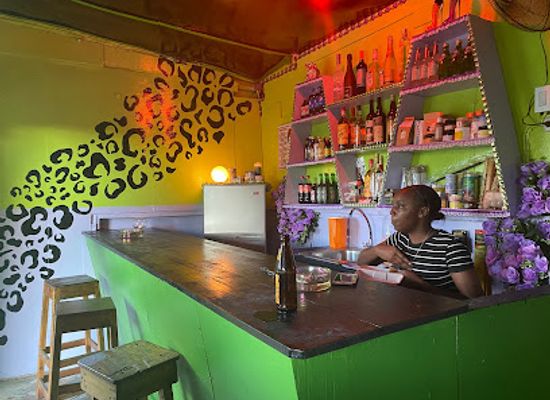 jamaica/port-antonio-area/bar/breezas-likkle-rude-gyal-ting