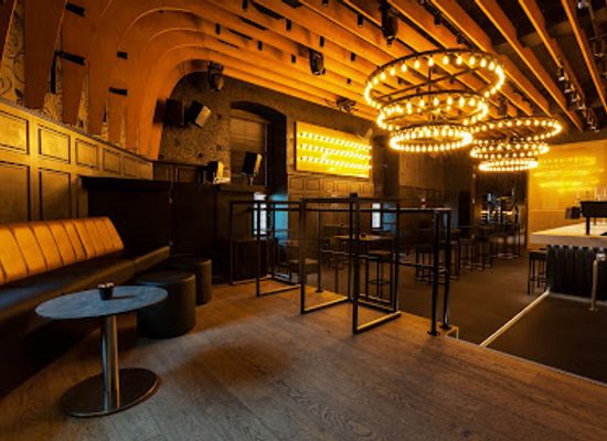 belgium/hasselt/bar/entourage