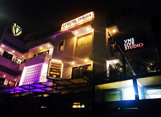 india/varanasi/dashashwamedh-ghat/bar/vns-live-studio