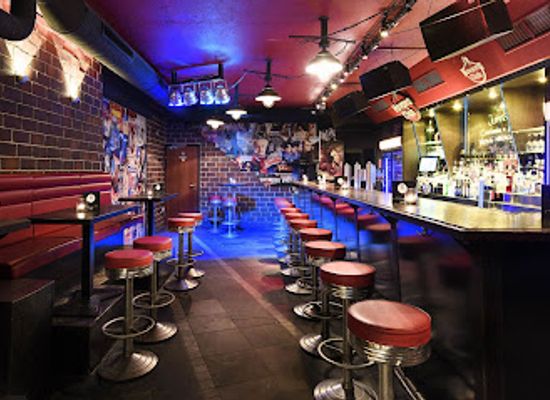 austria/wipptal/bar/dorfpub